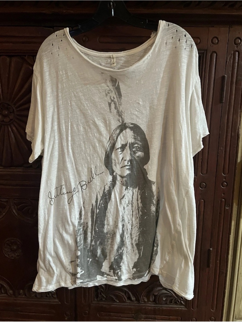 Magnolia Pearl Tee vintage Sitting Bull